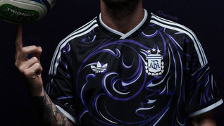 La camiseta suplente que usará Argentina en el Mundial. La camiseta suplente que usará Argentina en el Mundial.