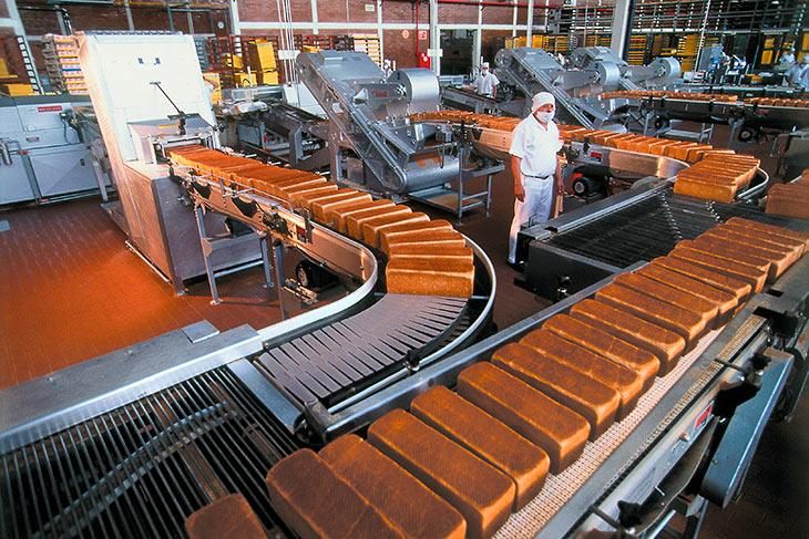 Desde un local prestado por su suegro, el egresado de la Universidad Nacional Autónoma de México levantó la panificadora más grande del planeta.