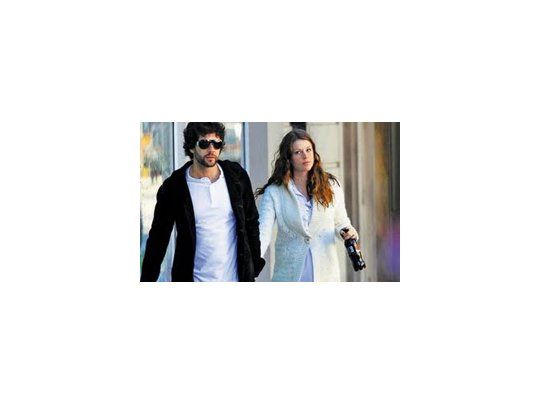 Mariano Martínez  y Juliana Giambroni papás de Olivia