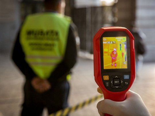 Se trata de un sistema infrarrojo de detección rápida de temperatura corporal.