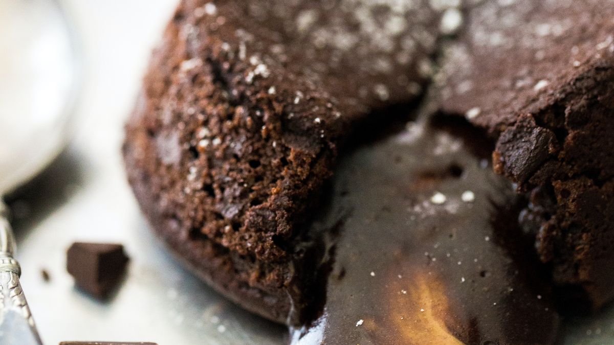 Cook the best chocolate volcano with this recipe in just a few steps