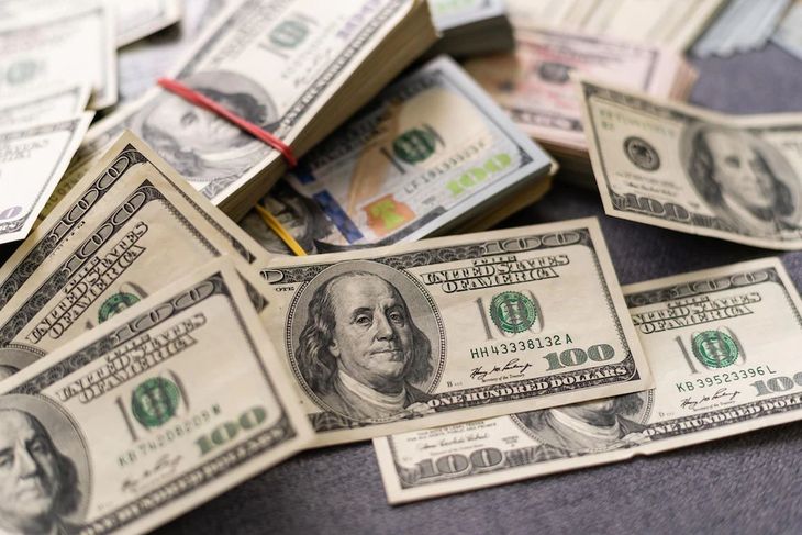 El súper dólar toca su máximo en 20 años a espera de la Fed y avanzada rusa