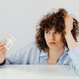 Los malos hábitos en el cuidado del dinero afectan tu capacidad de ahorro. Los malos hábitos en el cuidado del dinero afectan tu capacidad de ahorro.