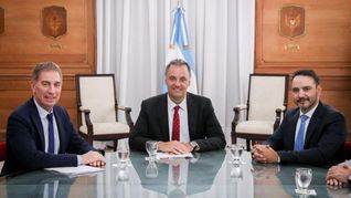 Santilli, Adorni y Valdés en Casa Rosada. Santilli, Adorni y Valdés en Casa Rosada.