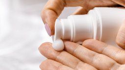 Descubrí la verdad sobre las cremas hidratantes y qué productos ayudan a prevenir arrugas.