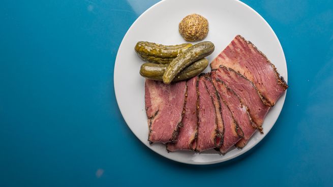 Descubrí 4 lugares para disfrutar del Pastrmi en su día especial.
