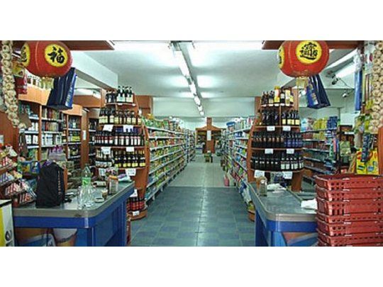 Calvete reveló el secreto de por qué los vinos y el aceite de oliva tienen mejores precios en los chinos que en el resto de los comercios.