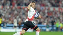 Solari anotó los dos goles de River ante Inter de Porto Alegre.