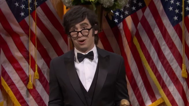 Marcello Hernández interpretó a Javier Milei en un sketch de Saturday Night Live.