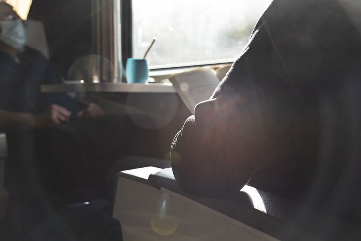 Los usuarios pueden adquirir sus pasajes en Retiro, Constitución, Once, las estaciones intermedias y a través de la página web. Los usuarios pueden adquirir sus pasajes en Retiro, Constitución, Once, las estaciones intermedias y a través de la página web.