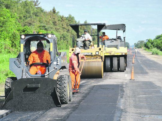 Acciones. Los trabajos en las rutas 34 y 50, en la provincia de Salta, avanzan a paso firme.