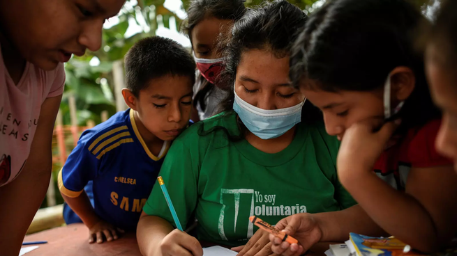 xcluyendo a Argentina y Venezuela, la pobreza y el empleo han vuelto a los niveles previos a la crisis, y la inflación ha disminuido a un promedio regional del 4.4%.