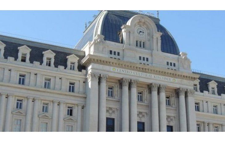 El texto del anteproyecto propone crear una comisión bicameral para la Denominación de Bienes y Espacios Públicos cuya función sea dictaminar en todos los proyectos de ley referidos a la imposición de nombres o denominaciones a bienes muebles e inmuebles del Estado, vías de circulación, obras, monumentos, y entidades en general.