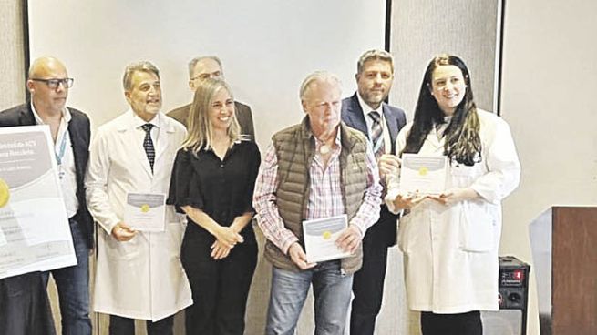 Premio. Equipo premiado en la clínica Anchorena.