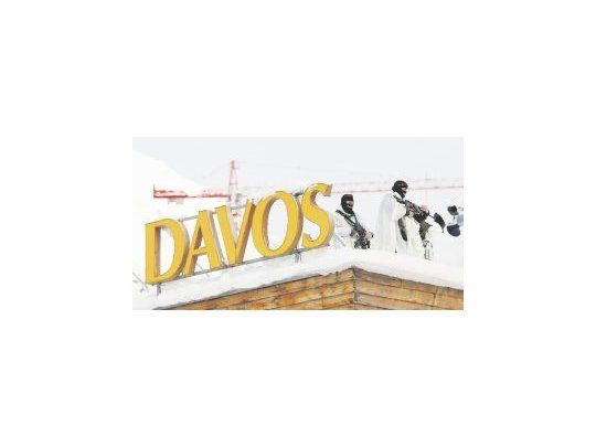 El despliegue de efectivos de seguridad sigue dominando en Davos. Allí llegará hoy Mauricio Macri , en lo que significará el regreso de la Argentina a ese foro económico tras trece años de ausencia.