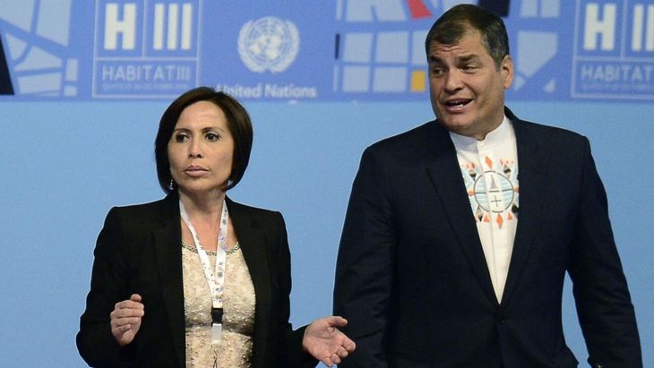 La exministra Duarte Pesantes junto al expresidente de Ecuador, Rafael Correa.