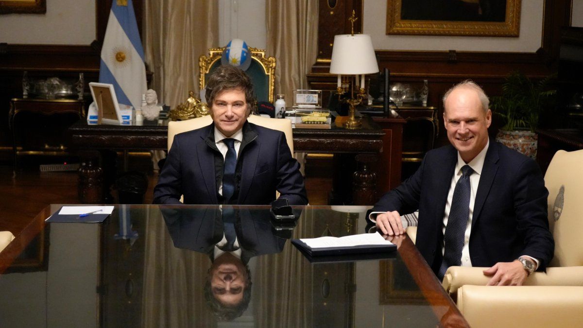 After the increase of the dollar, Javier Milei received the president of the Banks Association