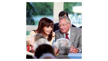 ámbito.com | Cristina de Kirchner y Eduardo Fellner ayer en Olivos, en instantes previos a los anuncios.