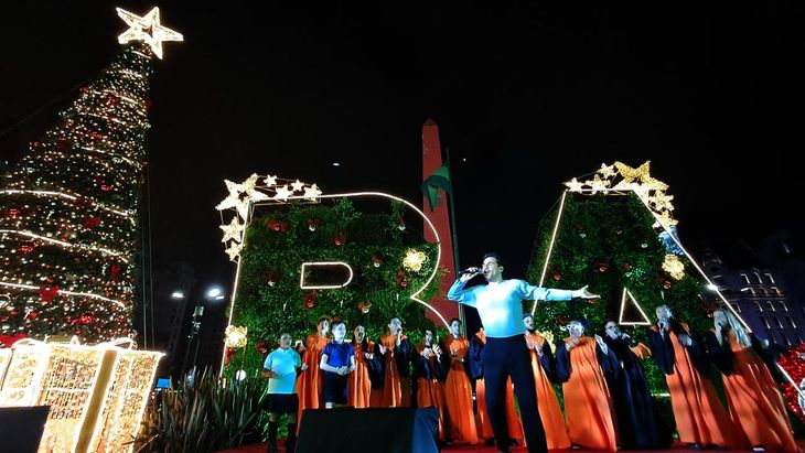 Fer Dente encabezó el show musical. Fer Dente encabezó el show musical.