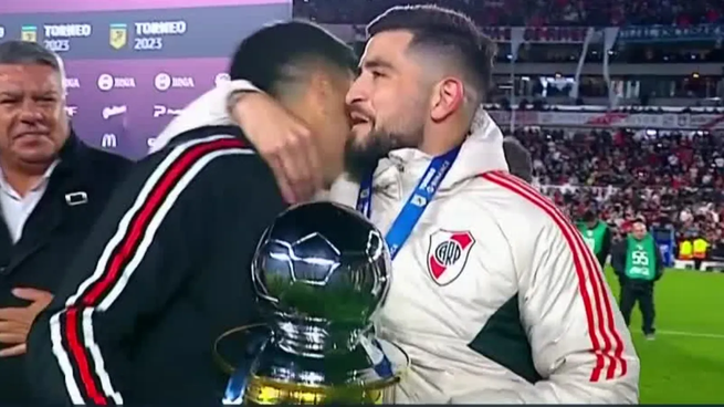 La copa, para Elías Gómez. 