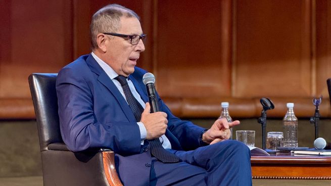 La oposición citará al Parlamento a Gabriel Oddone por cambios en las AFAP y la situación económica.