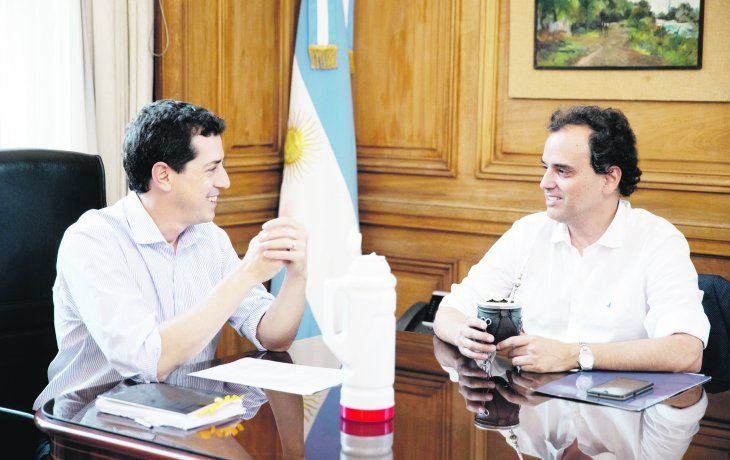 Gesto. De Pedro-Llamosas, en una cita con impronta electoral.&nbsp;