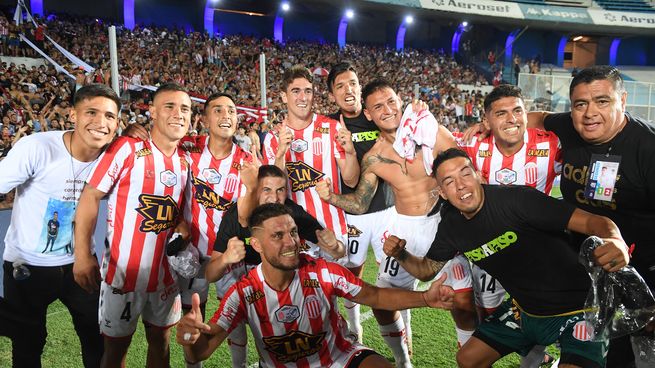Barracas Central logró el último ascenso a Primera.
