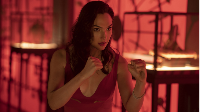 Gal Gadot protagoniza Alerta Roja, disponible en Netflix.