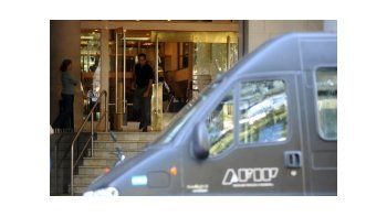 ámbito.com | Unos 1.200 inspectores de la AFIP realizaron este mediodía allanamientos simultáneos en las sedes de las principales firmas cerealeras.
