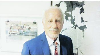 ámbito.com | Achille Mauri. “A Umberto Eco no le interesaba un pito tu opinión, así que llenaba el tiempo de chistes, una montaña de chistes. Lo contrario de Pasolini, que no permitía que pasara un segundo sin que se reflexionara”.