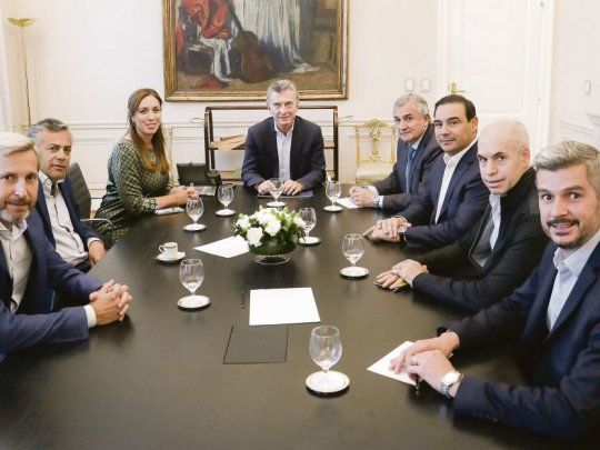 Supervidal. La gobernadora acompañó a Macri a una obra en Giles con Eugenio Lacanette, expuso en el Alvear y se sumó a la cumbre en la Rosada.