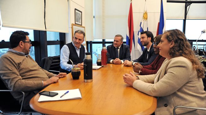 El presidente Yamandú Orsi recibió a los líderes de la oposición, que siguen rechazando la convocatoria al diálogo social.