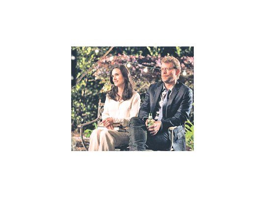 Greg Kinnear, buen comediante, en una escena de este pasatiempo poco sustancial “Un lugar para el amor”.