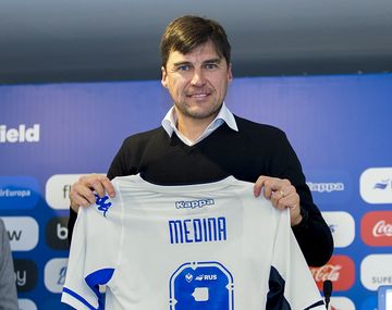Bienvenido. Alexander Medina fue presentado como entrenador de Vélez.