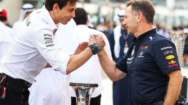 La pulseada entre los directores de Mercedes, Toto Wolff, y el de Red Bull, Christian Horner, por el campeón del mundo Max Verstappen.
