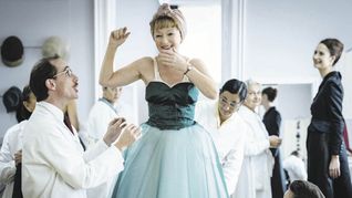 el dior propio. Una escena de “La señora Harris va a Paris”.