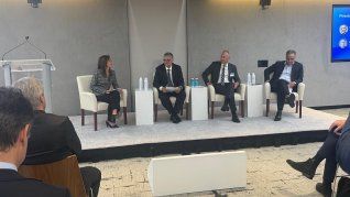 Argentina Week en Nueva York: CEOs petroleros ven a Vaca Muerta como respuesta global a la crisis energética. Argentina Week en Nueva York: CEOs petroleros ven a Vaca Muerta como respuesta global a la crisis energética.