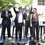 Axel Kicillof estuvo acompañado por el ministro de Salud, Nicolás Kreplak, la subsecretaria de Salud Mental, Consumos Problemáticos y Violencias en el Ámbito de la Salud, Julieta Calmels; y el intendente local, Mario Secco. Axel Kicillof estuvo acompañado por el ministro de Salud, Nicolás Kreplak, la subsecretaria de Salud Mental, Consumos Problemáticos y Violencias en el Ámbito de la Salud, Julieta Calmels; y el intendente local, Mario Secco.