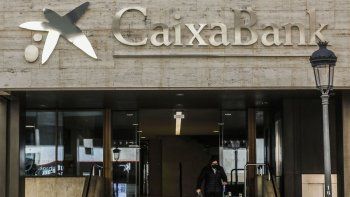 CaixaBank propone el mayor número de despidos en la historia de la banca española.