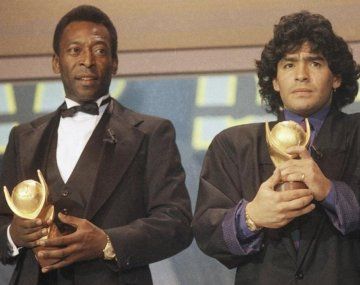 Pelé y Diego Maradona marcaron el siglo XX. Pelé y Diego Maradona marcaron el siglo XX.