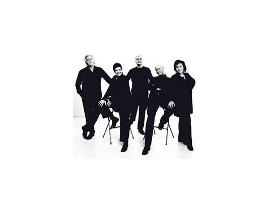 En su primera presentación en la Argentina, la famosa banda pop española presenta hoy en el Teatro Coliseo su disco «De Mocedades a El Consorcio» (este último, el nuevo nombre del grupo).