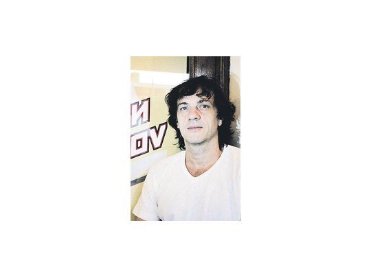 Luciano Suardi: «A mí Suar no me viene a ver al teatro. Lo que más me gusta hacer es teatro y mientras viva de esto tranquilo, no me quita el sueño».