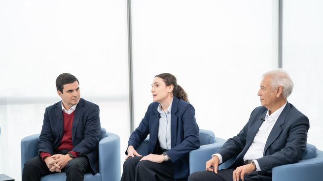 Luis Pinchete, María Mistrorigo Benintende y Facundo Jamardo analizaron el impacto de la tecnología en energía y minería.