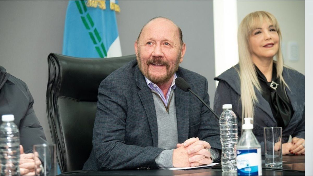 With grays on re-election, Formosa promotes a new constitutional reform