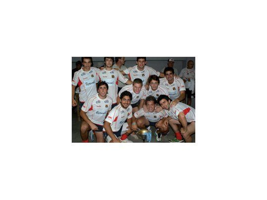 Traigan vino que copas sobran... Los pibes M23 de Mendoza se quedaron con justicia con el campeonato.