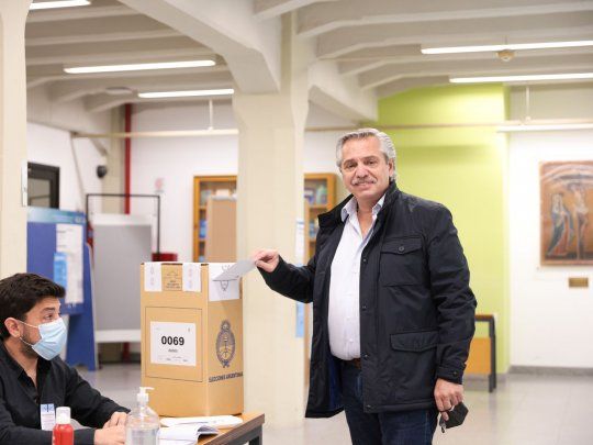 Alberto Fernández votó en Puerto Madero.