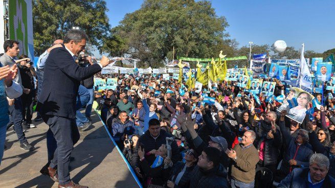 Sergio Massa, precandidato presidencial de Unión por la Patria, encabezando un acto en Tucumán. 