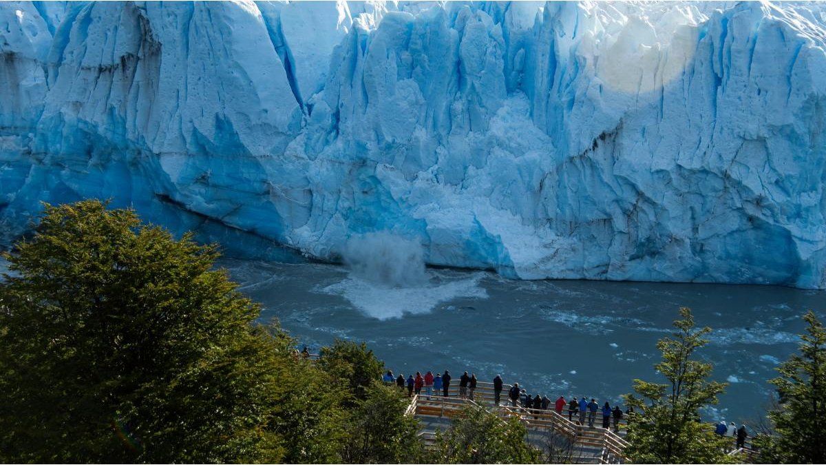 For the fifth month in a row, foreign tourism fell and the exodus to other countries advanced