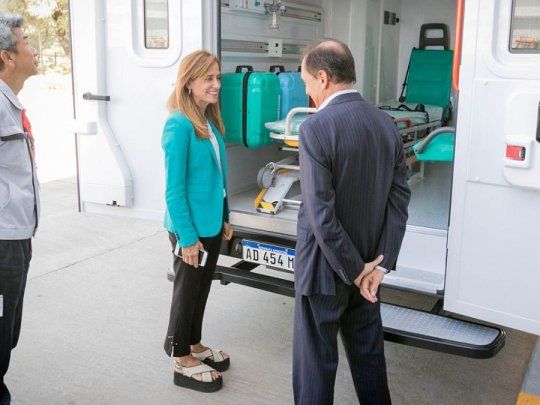 Victoria Tolosa Paz junto a representantes de Toyota.