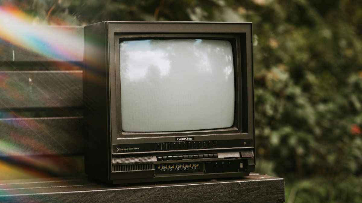 Don’t throw that old TV! You can turn it into a decorative object with this recycling technique